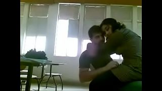 कॉलेज के रूम मे कपल्स की सेक्स मस्ती