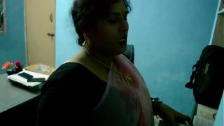 साउत बीफ दोस्त की मॉं के साथ मस्ती