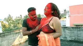 होली खेली दो भाभियों की चूत के साथ