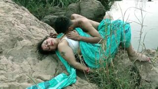 बंगाली मौसी की चुदाई खुले में देसी पोर्न वीडियो