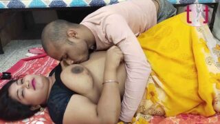 Hot and Sexy Rubi Bhabi Hindi Topless Topper XXX Video